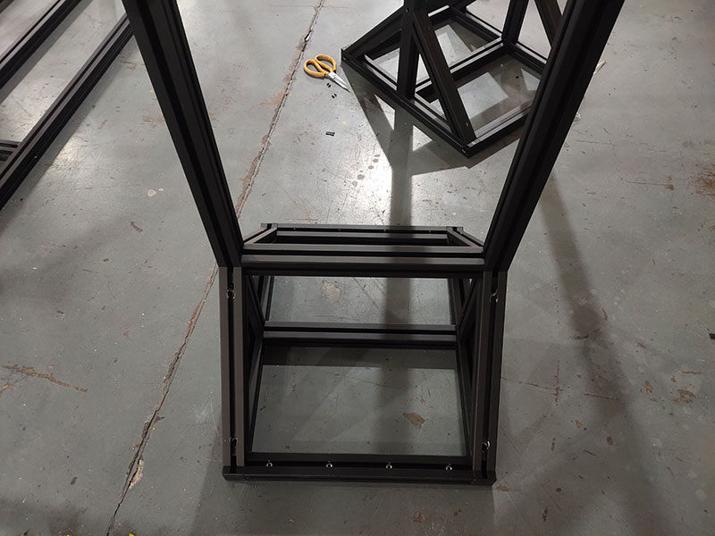 成人看片网站展示架