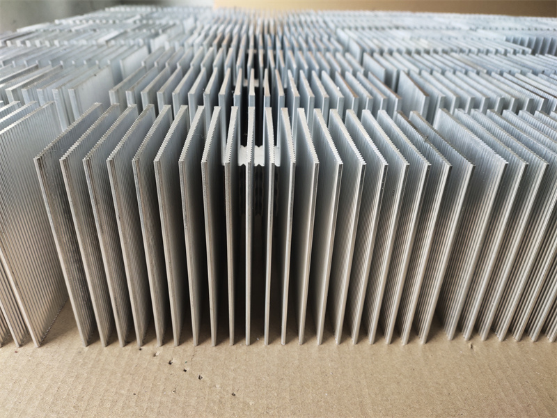 專業定製擠壓6063工業成人看片网站電子散熱器