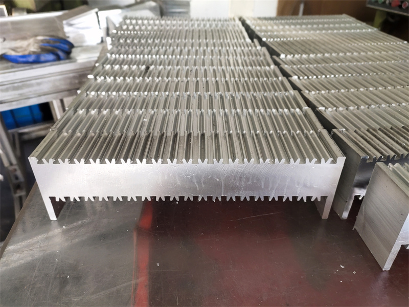 成人看片网站電子散熱器55*30