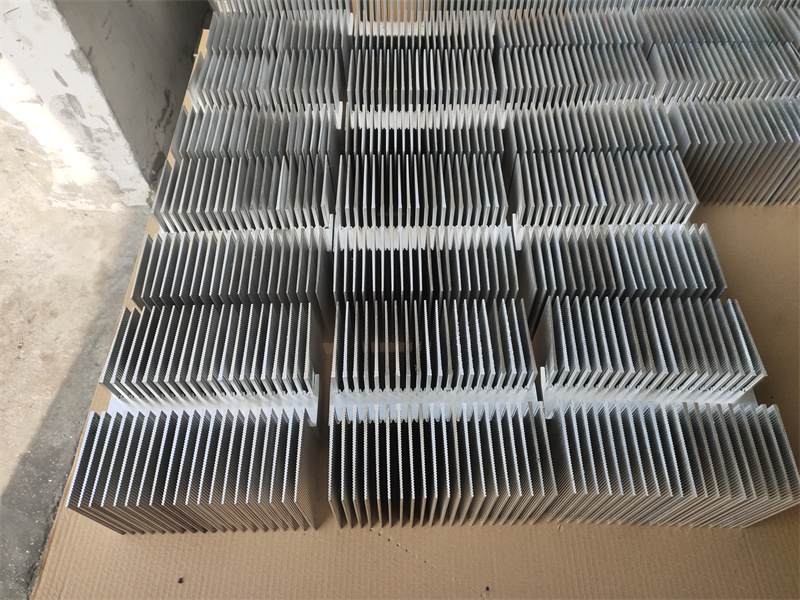 高功率汽車電池成人看片网站散熱片深加工