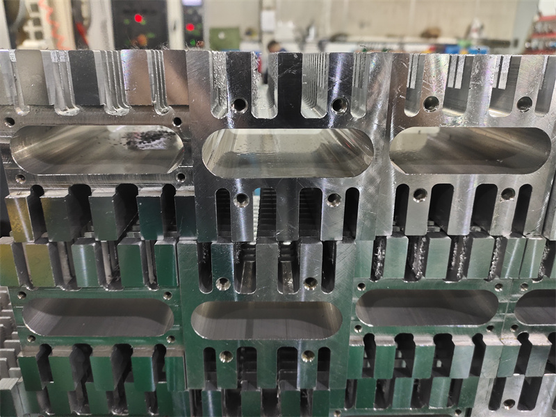 工業帶槽散熱片成人看片网站