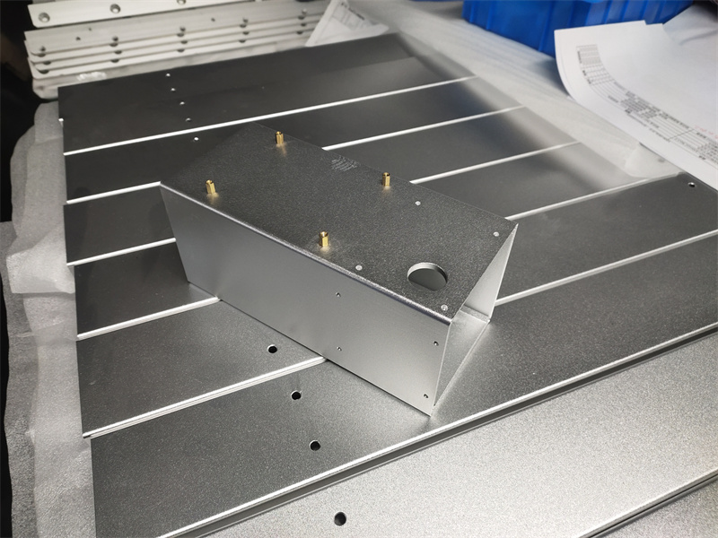 控製器成人看片网站電子外殼cnc機加工