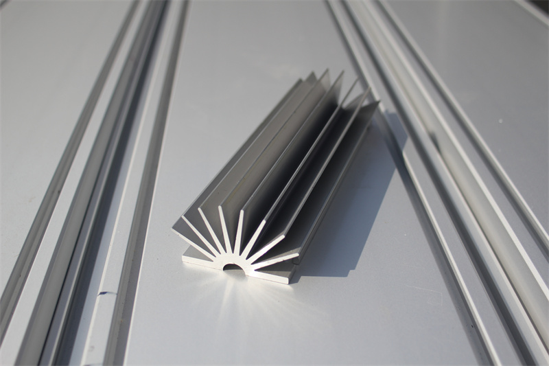 成人看片网站高密鏟齒太陽花散熱器